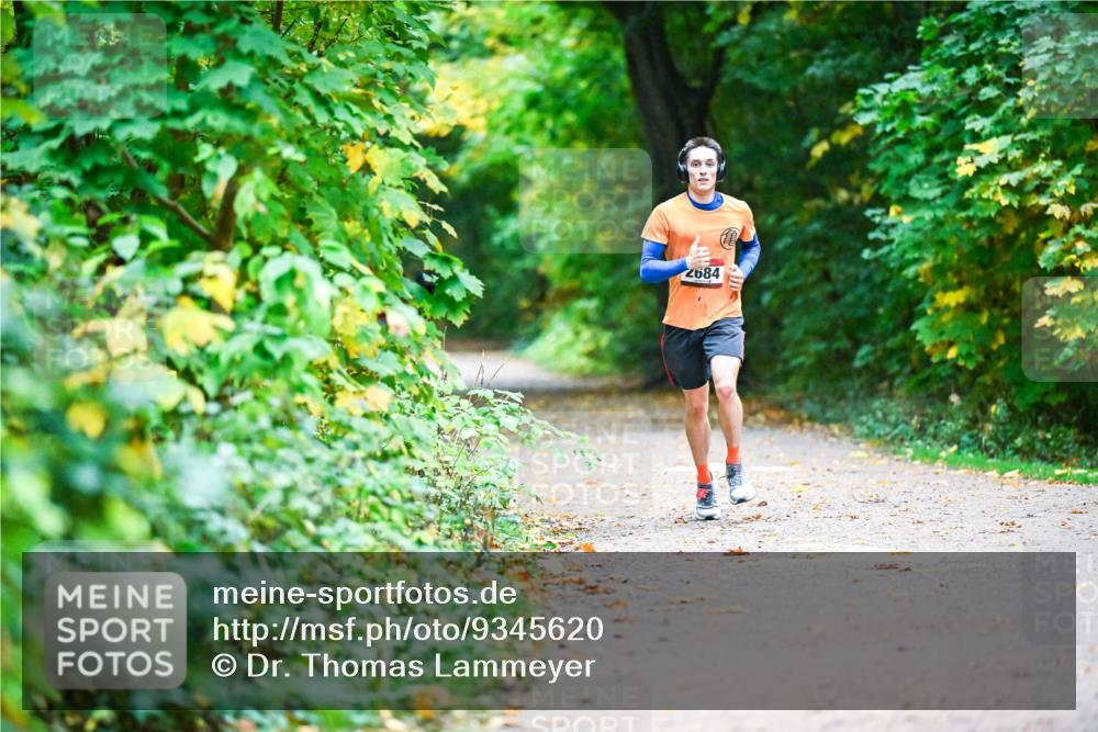 12.10.2025 - Bramfelder Halbmarathon 2025 Dr. Thomas Lammeyer http://msf.ph/oto/9345620 12.10.2025 10:16:48 Laufen 2684 meine-sportfotos.de