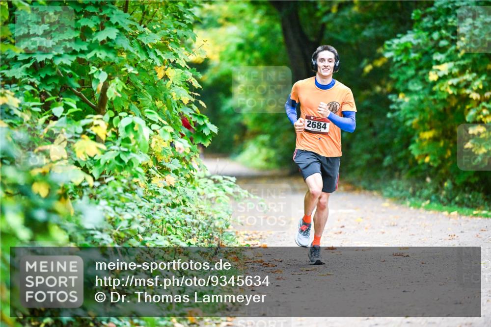 12.10.2025 - Bramfelder Halbmarathon 2025 Dr. Thomas Lammeyer http://msf.ph/oto/9345634 12.10.2025 10:16:50 Laufen 2684 meine-sportfotos.de