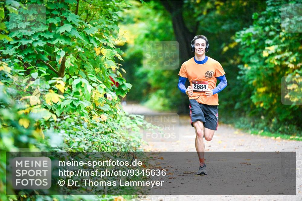 12.10.2025 - Bramfelder Halbmarathon 2025 Dr. Thomas Lammeyer http://msf.ph/oto/9345636 12.10.2025 10:16:50 Laufen 2684 meine-sportfotos.de