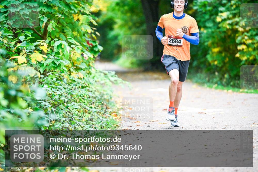 12.10.2025 - Bramfelder Halbmarathon 2025 Dr. Thomas Lammeyer http://msf.ph/oto/9345640 12.10.2025 10:16:50 Laufen 2684 meine-sportfotos.de