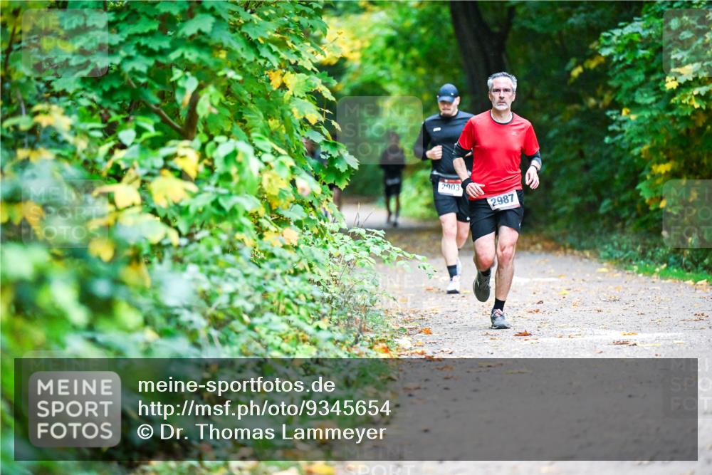 12.10.2025 - Bramfelder Halbmarathon 2025 Dr. Thomas Lammeyer http://msf.ph/oto/9345654 12.10.2025 10:17:00 Laufen 3, 2903, 2987 meine-sportfotos.de