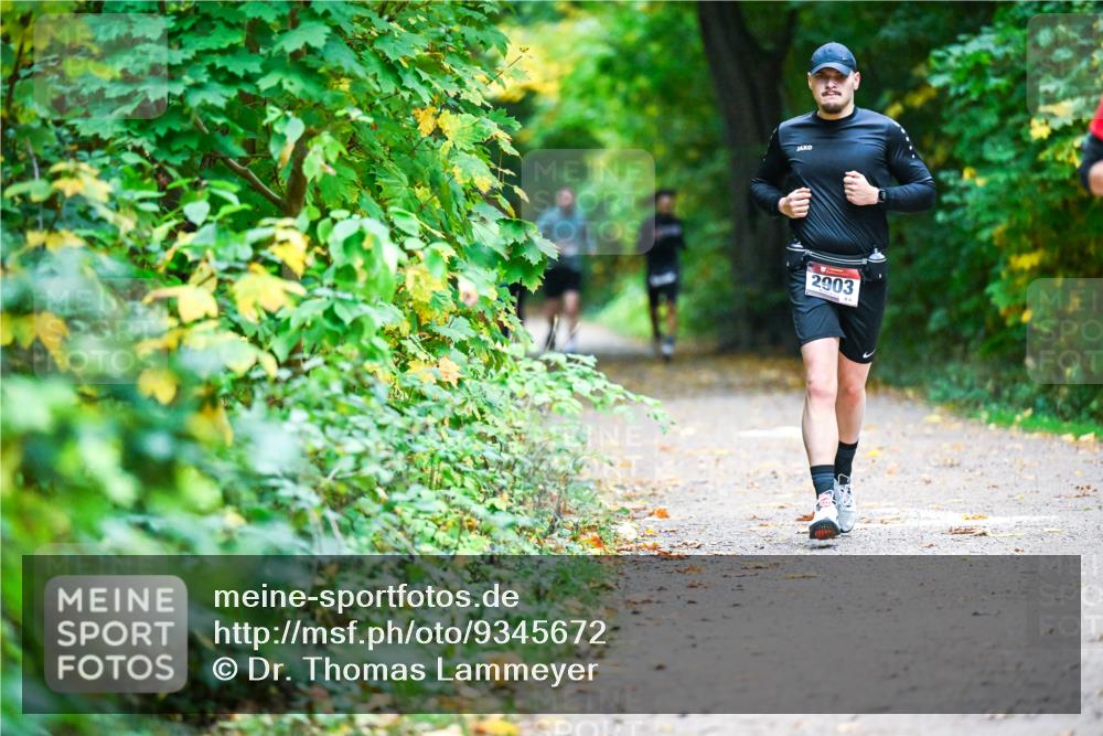 12.10.2025 - Bramfelder Halbmarathon 2025 Dr. Thomas Lammeyer http://msf.ph/oto/9345672 12.10.2025 10:17:03 Laufen 2903 meine-sportfotos.de
