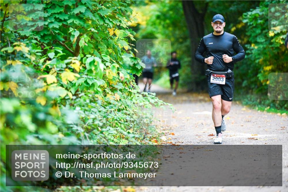 12.10.2025 - Bramfelder Halbmarathon 2025 Dr. Thomas Lammeyer http://msf.ph/oto/9345673 12.10.2025 10:17:04 Laufen 2903 meine-sportfotos.de
