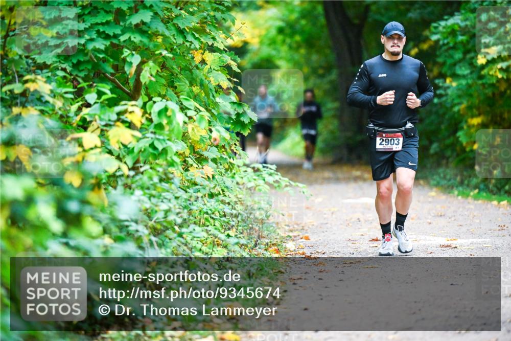 12.10.2025 - Bramfelder Halbmarathon 2025 Dr. Thomas Lammeyer http://msf.ph/oto/9345674 12.10.2025 10:17:04 Laufen 2903 meine-sportfotos.de