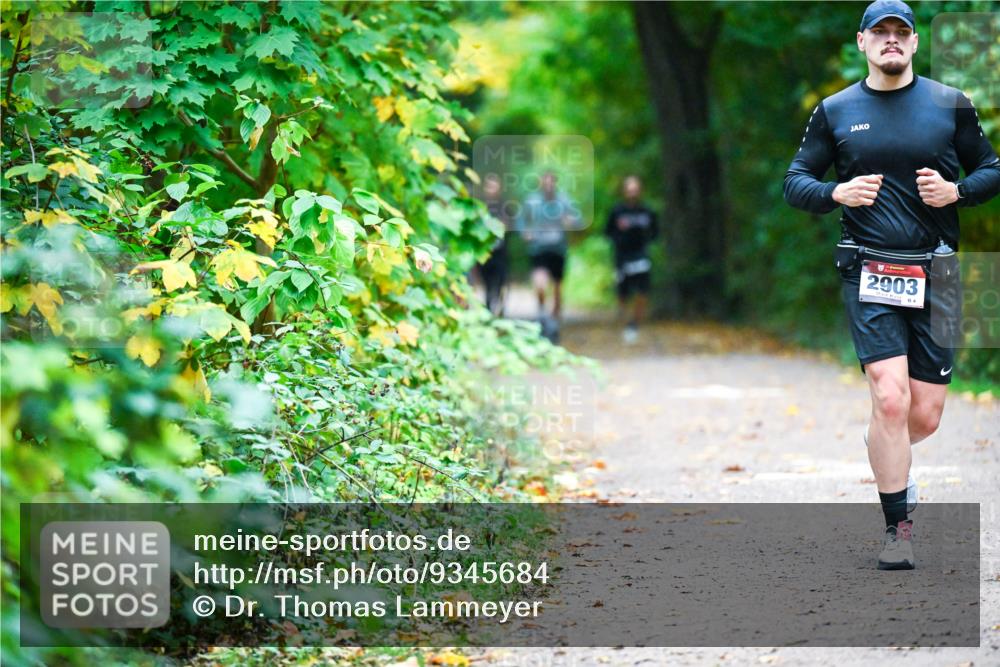 12.10.2025 - Bramfelder Halbmarathon 2025 Dr. Thomas Lammeyer http://msf.ph/oto/9345684 12.10.2025 10:17:05 Laufen 2903 meine-sportfotos.de