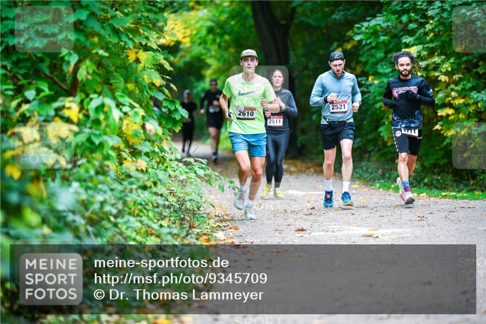 12.10.2025 - Bramfelder Halbmarathon 2025 Dr. Thomas Lammeyer http://msf.ph/oto/9345709 12.10.2025 10:17:12 Laufen 2610, 2511, 2521 meine-sportfotos.de
