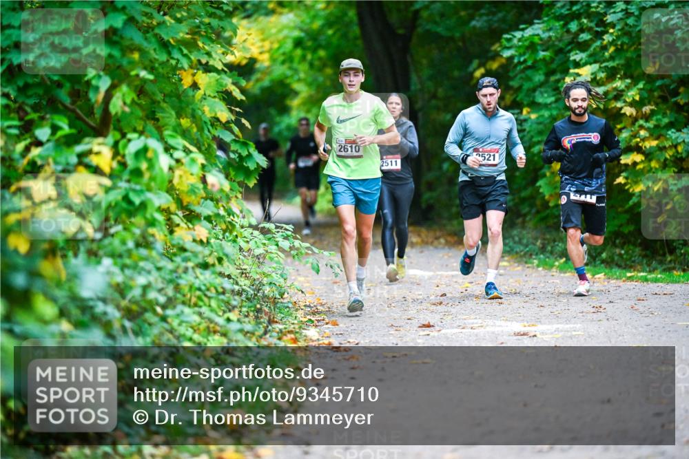 12.10.2025 - Bramfelder Halbmarathon 2025 Dr. Thomas Lammeyer http://msf.ph/oto/9345710 12.10.2025 10:17:13 Laufen 2610, 2511, 521 meine-sportfotos.de