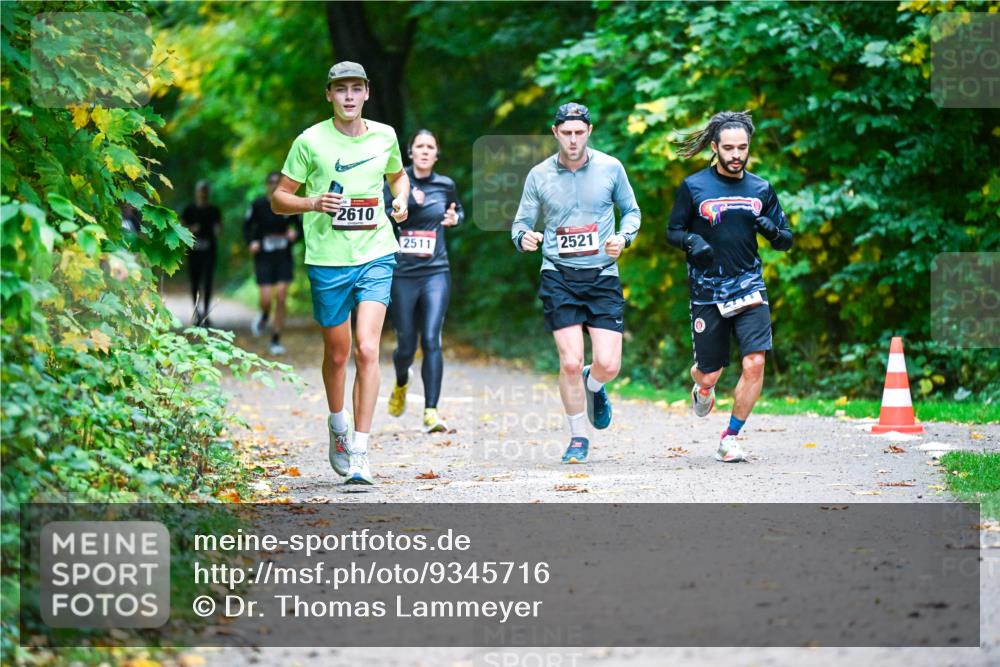 12.10.2025 - Bramfelder Halbmarathon 2025 Dr. Thomas Lammeyer http://msf.ph/oto/9345716 12.10.2025 10:17:14 Laufen 2610, 2511, 2521 meine-sportfotos.de