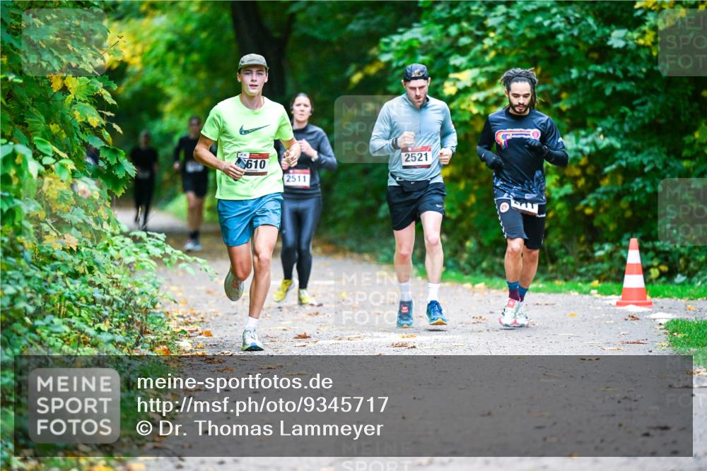 12.10.2025 - Bramfelder Halbmarathon 2025 Dr. Thomas Lammeyer http://msf.ph/oto/9345717 12.10.2025 10:17:14 Laufen 610, 2511, 2521 meine-sportfotos.de
