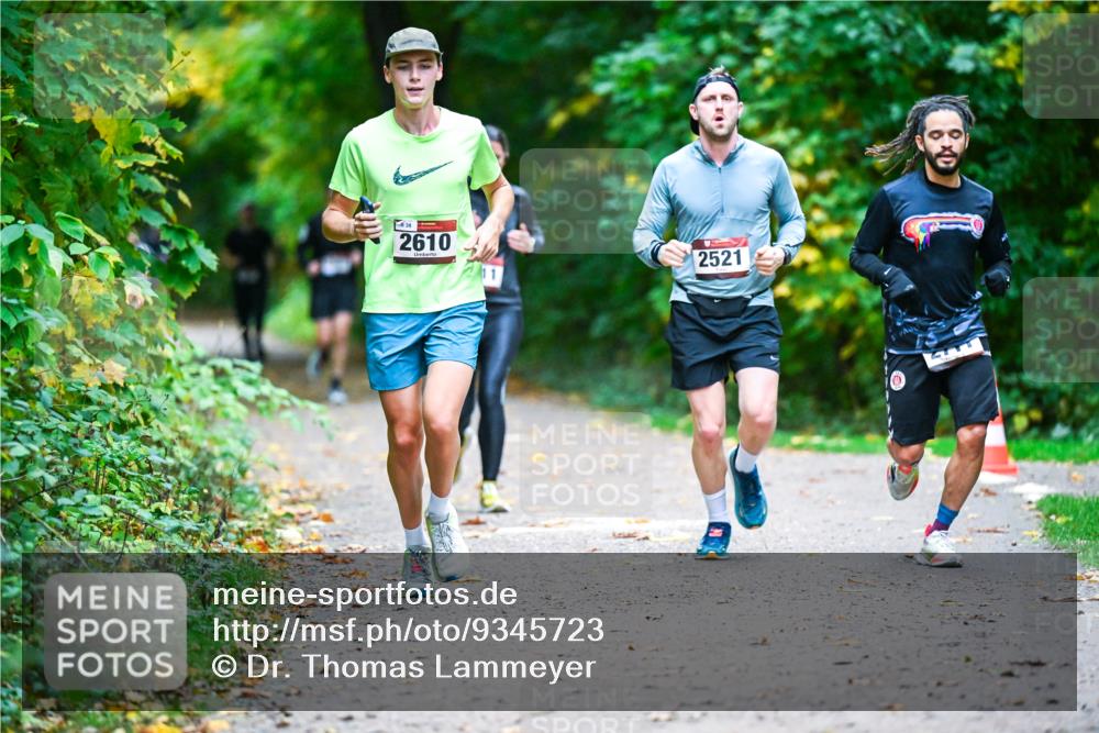 12.10.2025 - Bramfelder Halbmarathon 2025 Dr. Thomas Lammeyer http://msf.ph/oto/9345723 12.10.2025 10:17:15 Laufen 8, 38, 2610, 11, 2521 meine-sportfotos.de