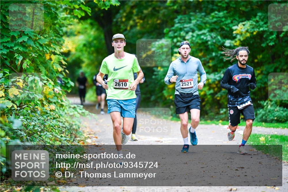 12.10.2025 - Bramfelder Halbmarathon 2025 Dr. Thomas Lammeyer http://msf.ph/oto/9345724 12.10.2025 10:17:16 Laufen 838, 2610, 2521 meine-sportfotos.de