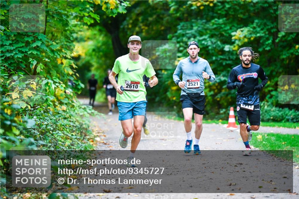 12.10.2025 - Bramfelder Halbmarathon 2025 Dr. Thomas Lammeyer http://msf.ph/oto/9345727 12.10.2025 10:17:16 Laufen 38, 2610, 2521 meine-sportfotos.de