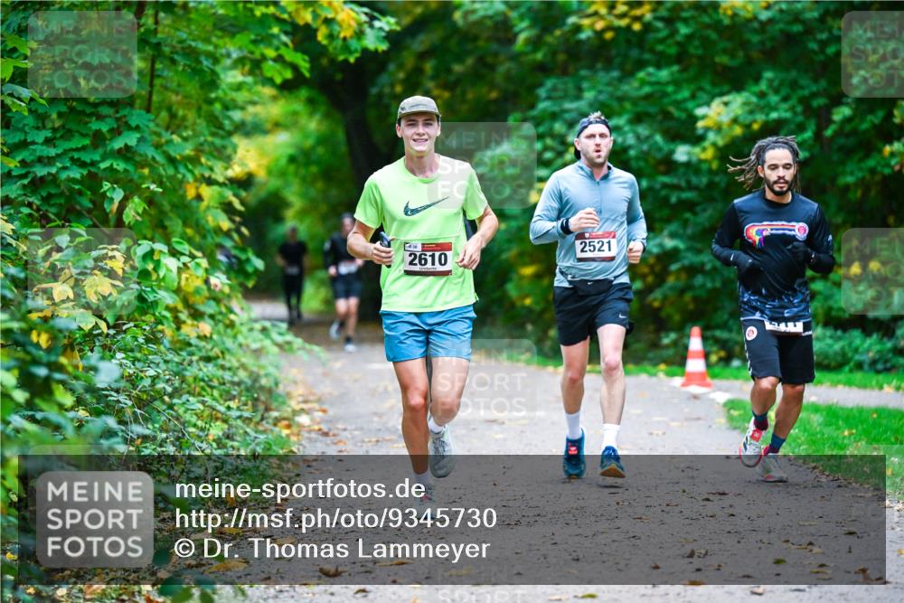 12.10.2025 - Bramfelder Halbmarathon 2025 Dr. Thomas Lammeyer http://msf.ph/oto/9345730 12.10.2025 10:17:17 Laufen 8, 38, 2610, 2521 meine-sportfotos.de