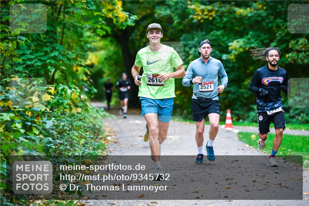 12.10.2025 - Bramfelder Halbmarathon 2025 Dr. Thomas Lammeyer http://msf.ph/oto/9345732 12.10.2025 10:17:17 Laufen 2610, 2521 meine-sportfotos.de