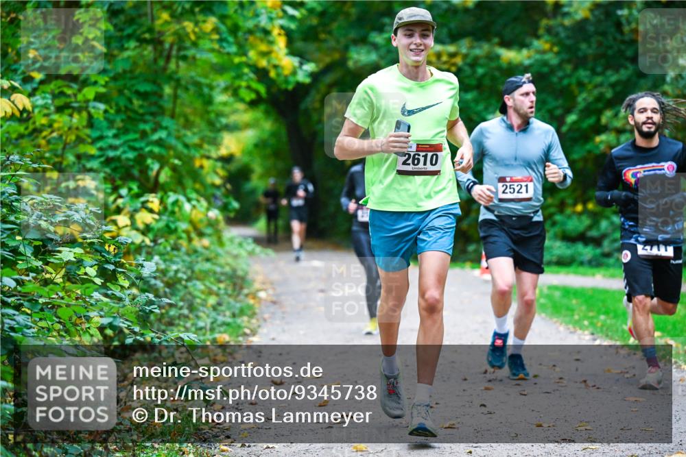 12.10.2025 - Bramfelder Halbmarathon 2025 Dr. Thomas Lammeyer http://msf.ph/oto/9345738 12.10.2025 10:17:18 Laufen 2610, 2521, 2717 meine-sportfotos.de