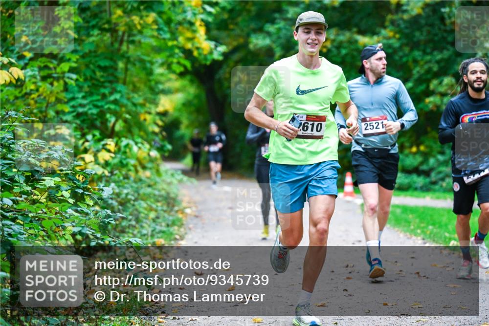 12.10.2025 - Bramfelder Halbmarathon 2025 Dr. Thomas Lammeyer http://msf.ph/oto/9345739 12.10.2025 10:17:18 Laufen 8, 38, 2610, 2521 meine-sportfotos.de