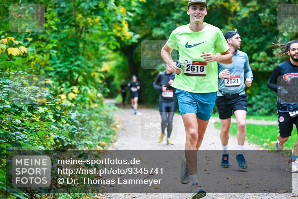 12.10.2025 - Bramfelder Halbmarathon 2025 Dr. Thomas Lammeyer http://msf.ph/oto/9345741 12.10.2025 10:17:19 Laufen 2511, 638, 2610, 2521 meine-sportfotos.de