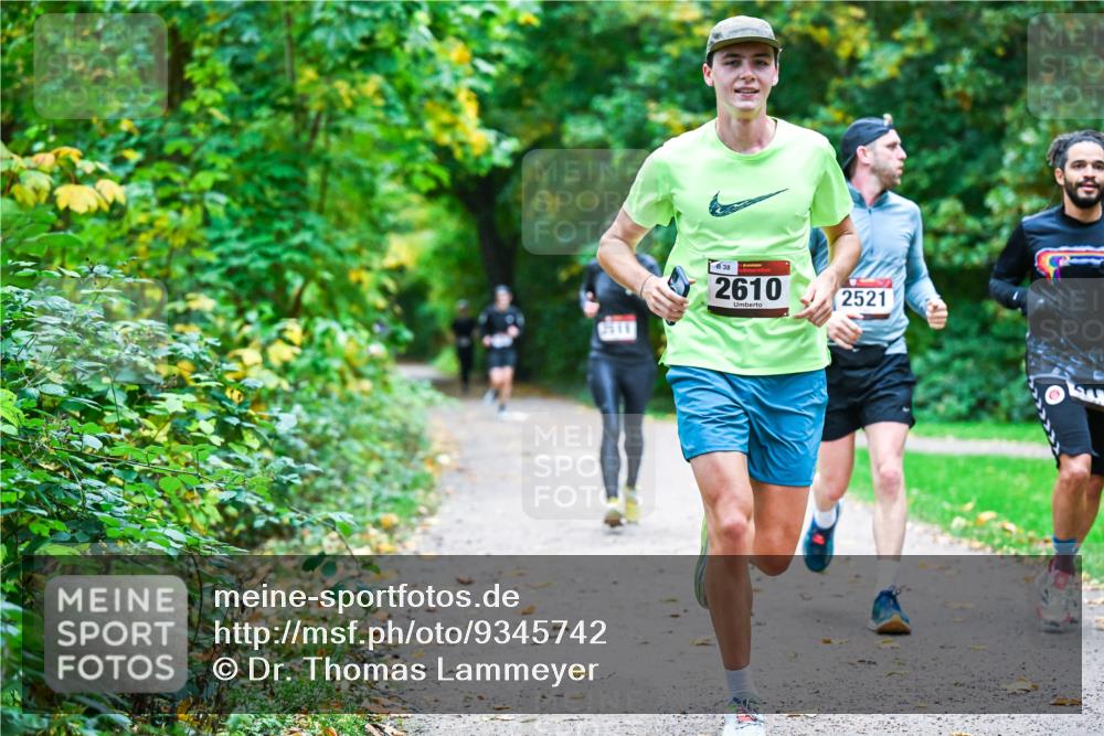 12.10.2025 - Bramfelder Halbmarathon 2025 Dr. Thomas Lammeyer http://msf.ph/oto/9345742 12.10.2025 10:17:19 Laufen 2611, 8, 38, 2610, 2521 meine-sportfotos.de