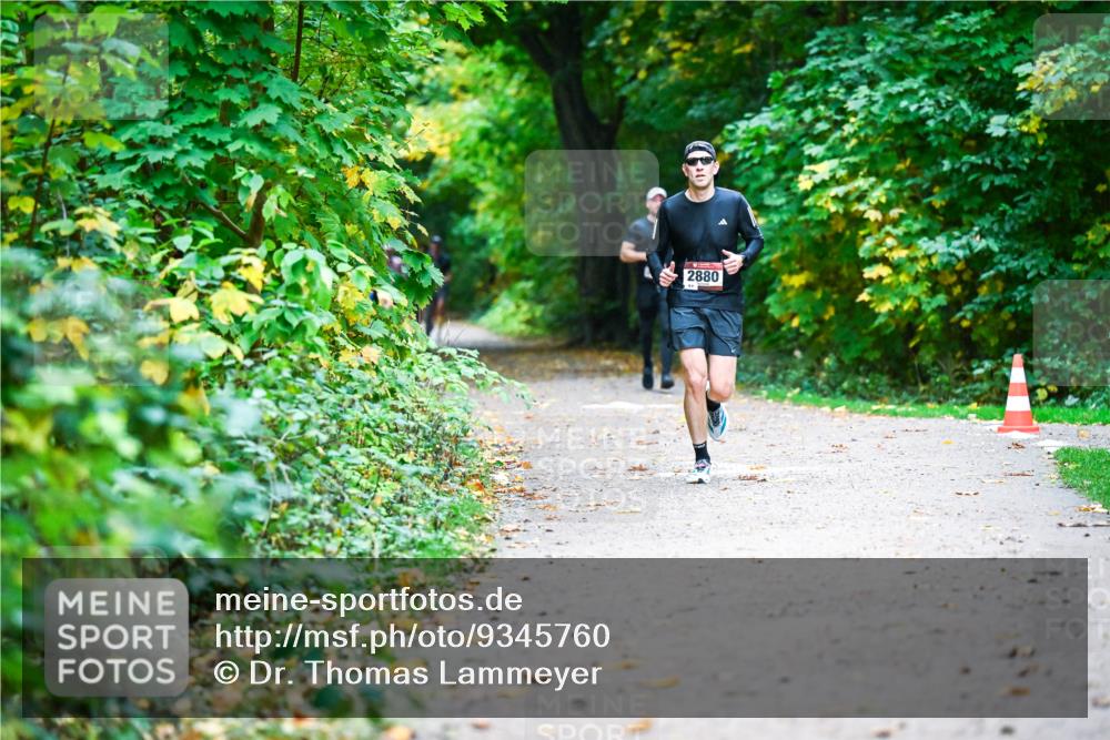 12.10.2025 - Bramfelder Halbmarathon 2025 Dr. Thomas Lammeyer http://msf.ph/oto/9345760 12.10.2025 10:17:23 Laufen 2880 meine-sportfotos.de