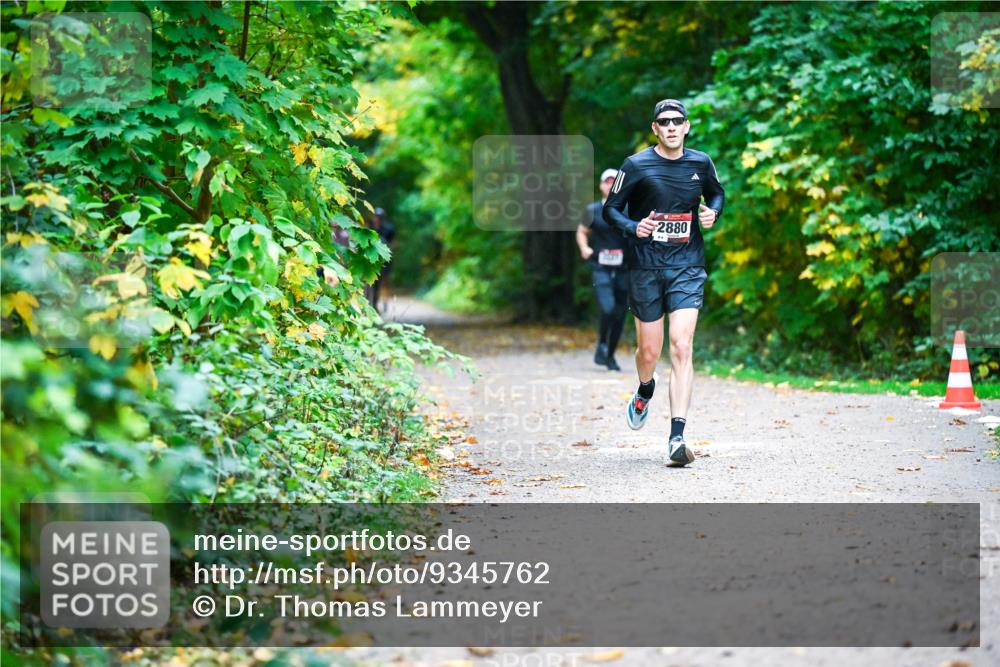 12.10.2025 - Bramfelder Halbmarathon 2025 Dr. Thomas Lammeyer http://msf.ph/oto/9345762 12.10.2025 10:17:23 Laufen 2880 meine-sportfotos.de