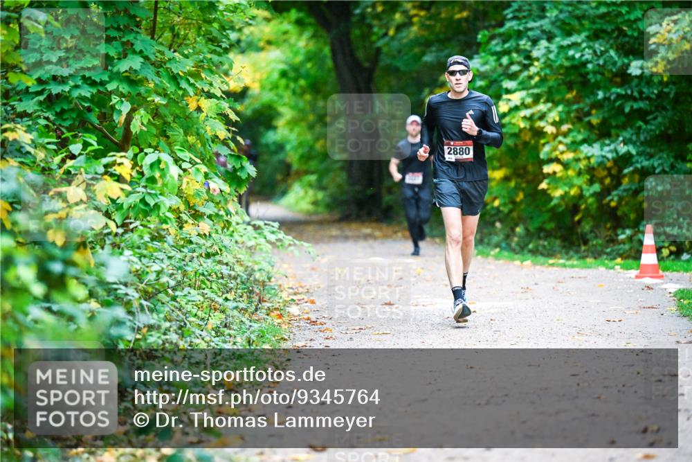 12.10.2025 - Bramfelder Halbmarathon 2025 Dr. Thomas Lammeyer http://msf.ph/oto/9345764 12.10.2025 10:17:23 Laufen 2880 meine-sportfotos.de