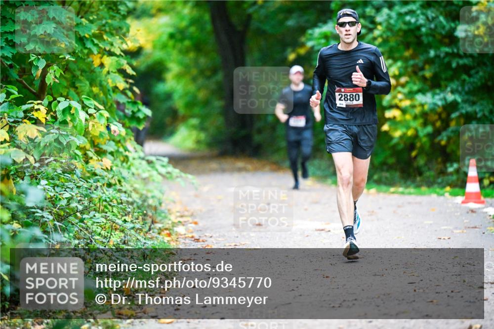 12.10.2025 - Bramfelder Halbmarathon 2025 Dr. Thomas Lammeyer http://msf.ph/oto/9345770 12.10.2025 10:17:24 Laufen 2880 meine-sportfotos.de