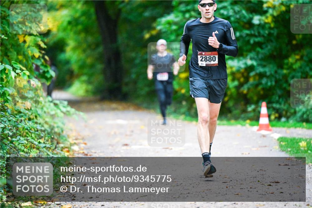 12.10.2025 - Bramfelder Halbmarathon 2025 Dr. Thomas Lammeyer http://msf.ph/oto/9345775 12.10.2025 10:17:25 Laufen 2880 meine-sportfotos.de