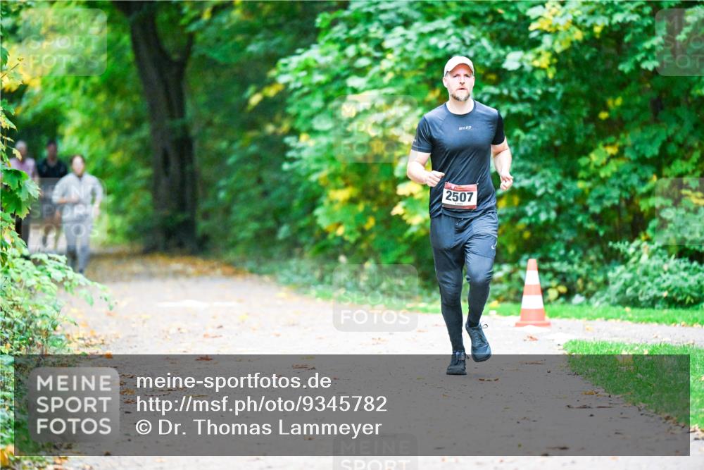12.10.2025 - Bramfelder Halbmarathon 2025 Dr. Thomas Lammeyer http://msf.ph/oto/9345782 12.10.2025 10:17:29 Laufen 2507 meine-sportfotos.de