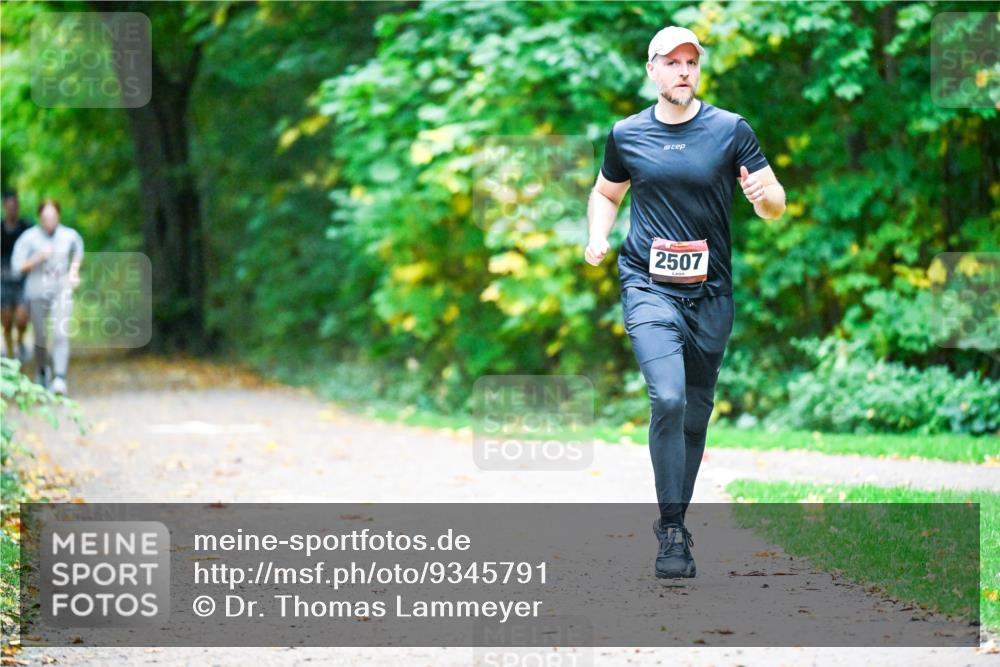 12.10.2025 - Bramfelder Halbmarathon 2025 Dr. Thomas Lammeyer http://msf.ph/oto/9345791 12.10.2025 10:17:30 Laufen 2507 meine-sportfotos.de