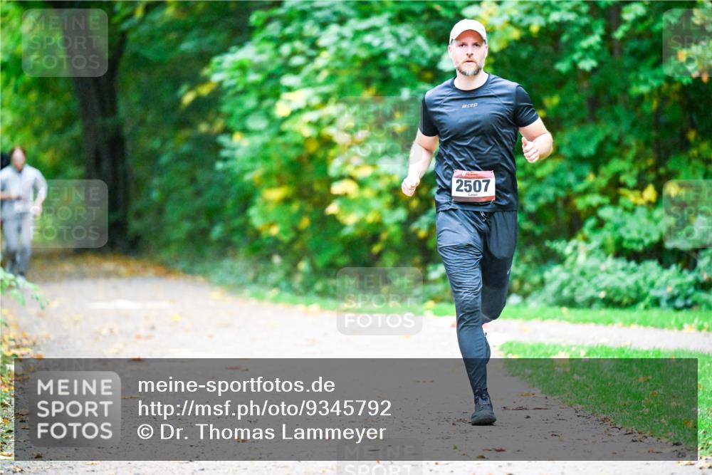12.10.2025 - Bramfelder Halbmarathon 2025 Dr. Thomas Lammeyer http://msf.ph/oto/9345792 12.10.2025 10:17:30 Laufen 2507 meine-sportfotos.de