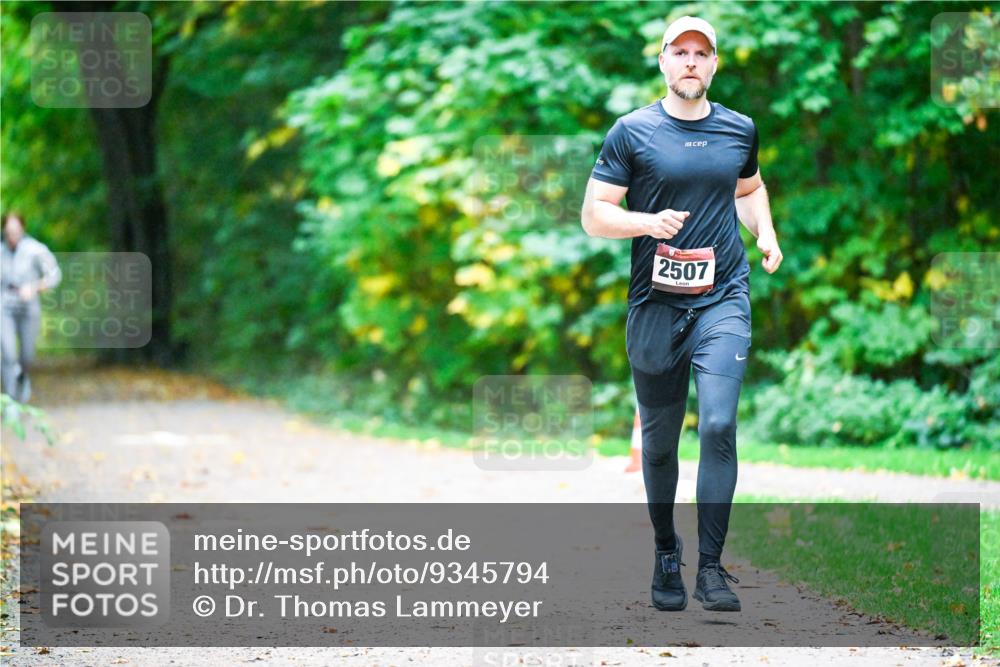 12.10.2025 - Bramfelder Halbmarathon 2025 Dr. Thomas Lammeyer http://msf.ph/oto/9345794 12.10.2025 10:17:30 Laufen 2507 meine-sportfotos.de