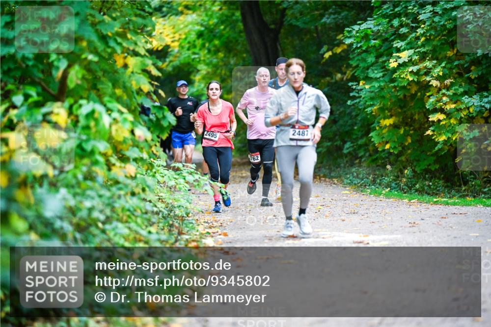 12.10.2025 - Bramfelder Halbmarathon 2025 Dr. Thomas Lammeyer http://msf.ph/oto/9345802 12.10.2025 10:17:36 Laufen 2495, 762, 2487 meine-sportfotos.de