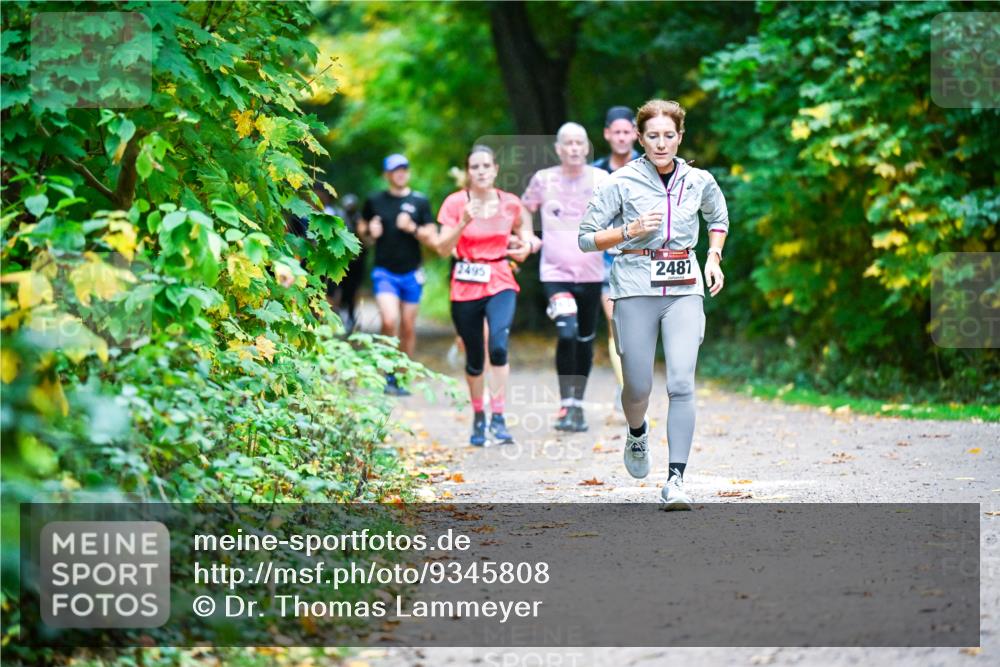 12.10.2025 - Bramfelder Halbmarathon 2025 Dr. Thomas Lammeyer http://msf.ph/oto/9345808 12.10.2025 10:17:37 Laufen 2487, 2495 meine-sportfotos.de
