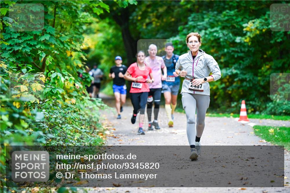 12.10.2025 - Bramfelder Halbmarathon 2025 Dr. Thomas Lammeyer http://msf.ph/oto/9345820 12.10.2025 10:17:40 Laufen 2467, 2495 meine-sportfotos.de