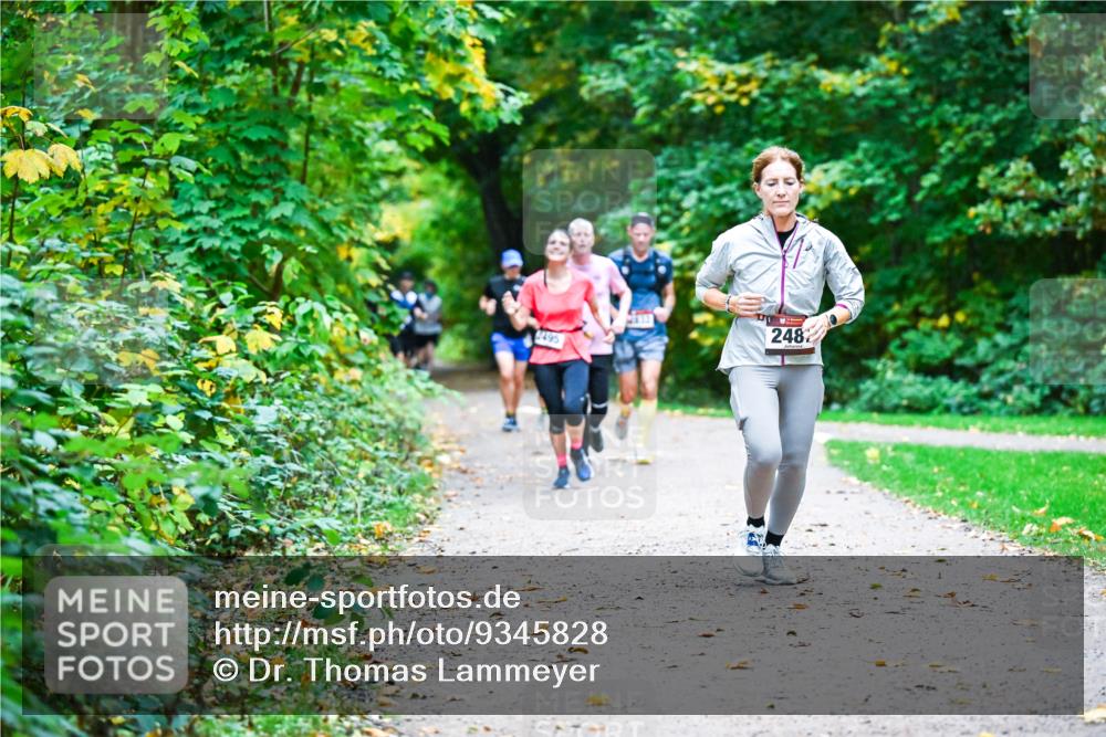 12.10.2025 - Bramfelder Halbmarathon 2025 Dr. Thomas Lammeyer http://msf.ph/oto/9345828 12.10.2025 10:17:41 Laufen 2482, 2495 meine-sportfotos.de
