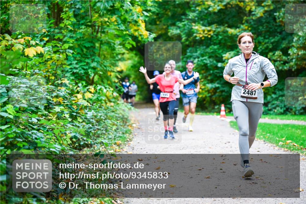 12.10.2025 - Bramfelder Halbmarathon 2025 Dr. Thomas Lammeyer http://msf.ph/oto/9345833 12.10.2025 10:17:41 Laufen 2495, 2487 meine-sportfotos.de