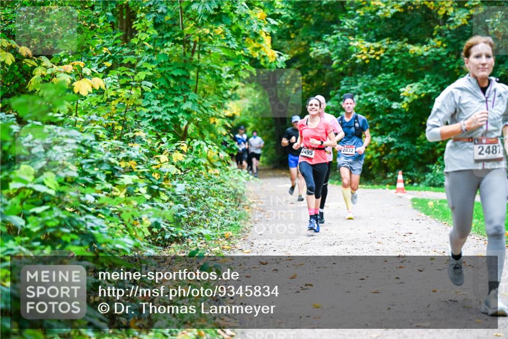 12.10.2025 - Bramfelder Halbmarathon 2025 Dr. Thomas Lammeyer http://msf.ph/oto/9345834 12.10.2025 10:17:42 Laufen 2495, 2832, 2481 meine-sportfotos.de