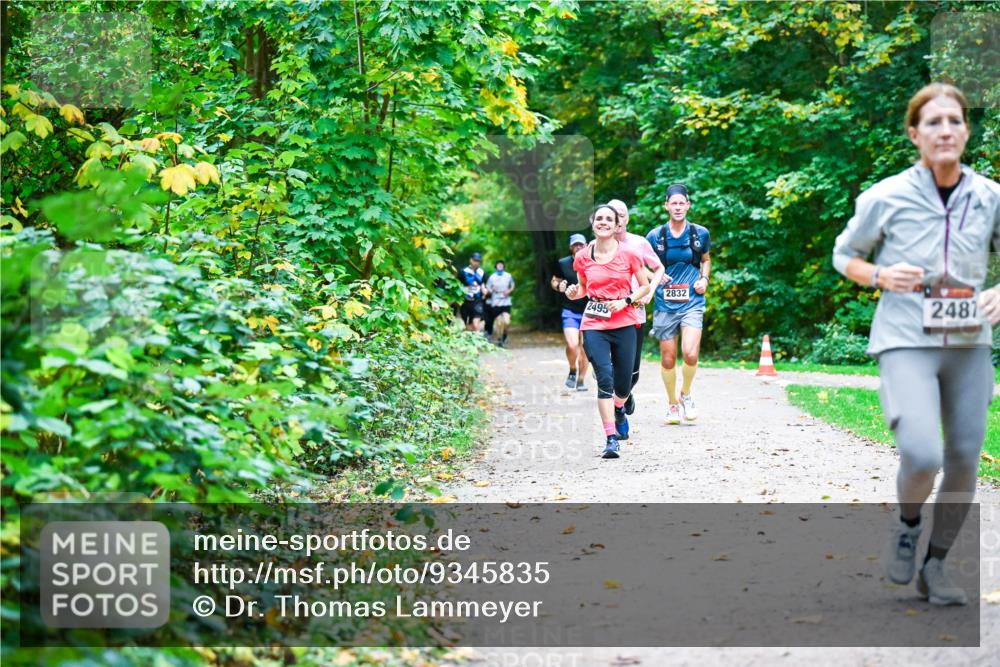 12.10.2025 - Bramfelder Halbmarathon 2025 Dr. Thomas Lammeyer http://msf.ph/oto/9345835 12.10.2025 10:17:42 Laufen 2495, 2832, 2481 meine-sportfotos.de