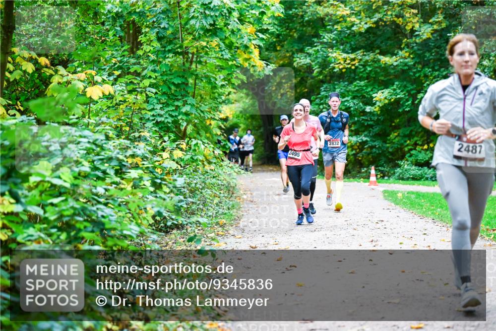 12.10.2025 - Bramfelder Halbmarathon 2025 Dr. Thomas Lammeyer http://msf.ph/oto/9345836 12.10.2025 10:17:42 Laufen 2495, 2832, 2487 meine-sportfotos.de