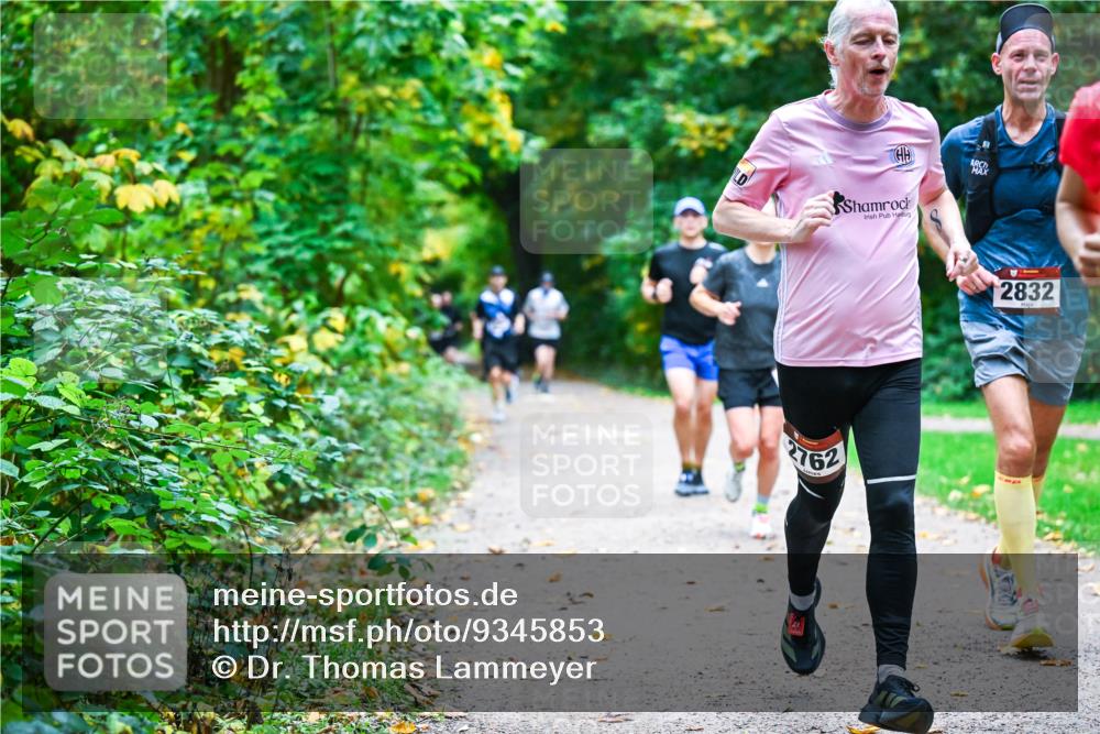 12.10.2025 - Bramfelder Halbmarathon 2025 Dr. Thomas Lammeyer http://msf.ph/oto/9345853 12.10.2025 10:17:45 Laufen 2762, 2832 meine-sportfotos.de