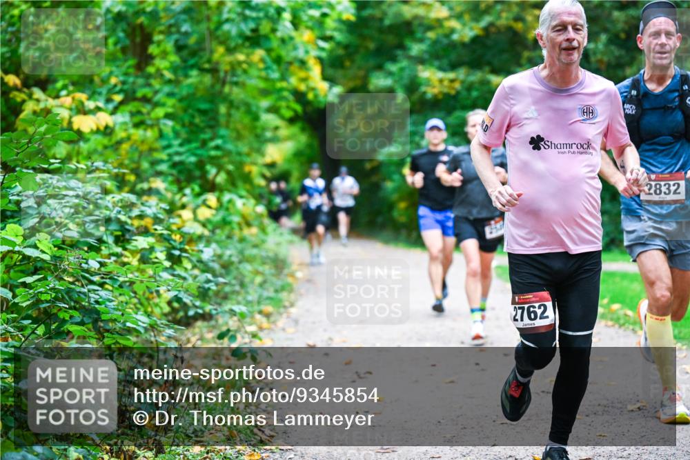 12.10.2025 - Bramfelder Halbmarathon 2025 Dr. Thomas Lammeyer http://msf.ph/oto/9345854 12.10.2025 10:17:46 Laufen 2762, 2832 meine-sportfotos.de