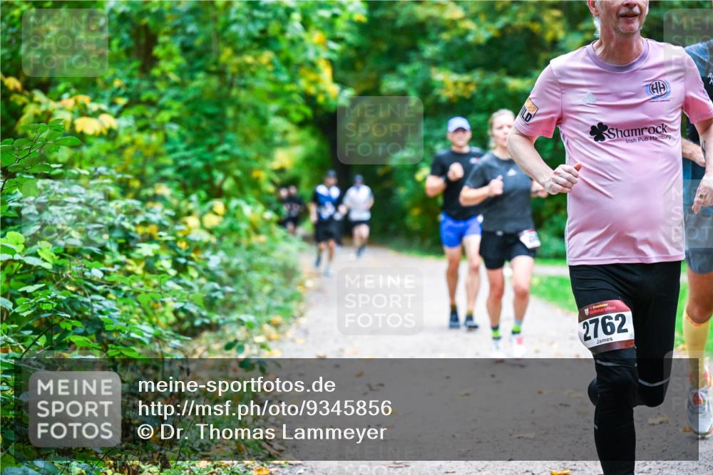 12.10.2025 - Bramfelder Halbmarathon 2025 Dr. Thomas Lammeyer http://msf.ph/oto/9345856 12.10.2025 10:17:46 Laufen 2762 meine-sportfotos.de