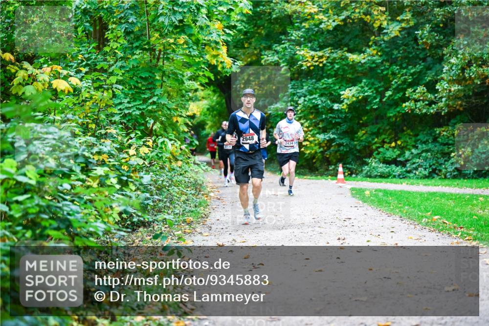 12.10.2025 - Bramfelder Halbmarathon 2025 Dr. Thomas Lammeyer http://msf.ph/oto/9345883 12.10.2025 10:17:50 Laufen 2736, 2948, 2434 meine-sportfotos.de