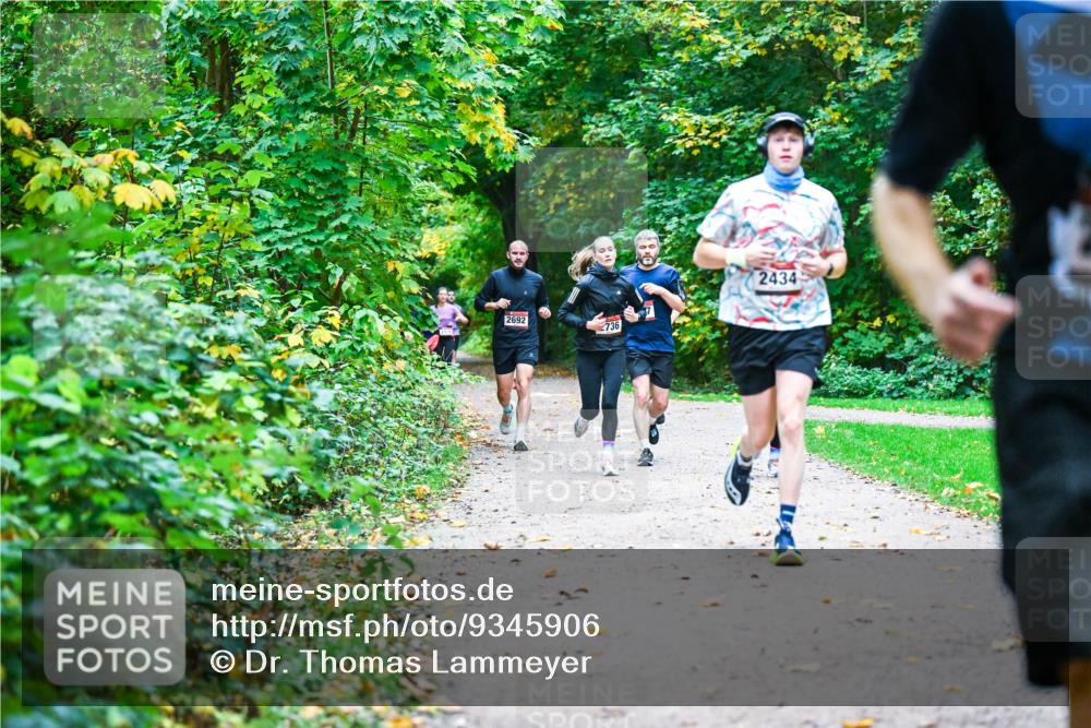 12.10.2025 - Bramfelder Halbmarathon 2025 Dr. Thomas Lammeyer http://msf.ph/oto/9345906 12.10.2025 10:17:54 Laufen 2692, 736, 2434 meine-sportfotos.de