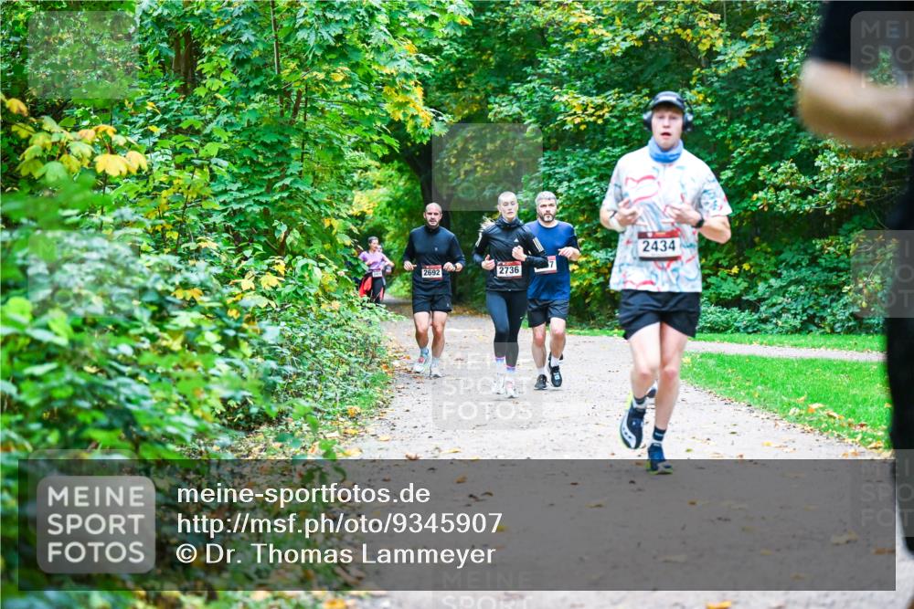 12.10.2025 - Bramfelder Halbmarathon 2025 Dr. Thomas Lammeyer http://msf.ph/oto/9345907 12.10.2025 10:17:54 Laufen 2692, 2736, 2434 meine-sportfotos.de