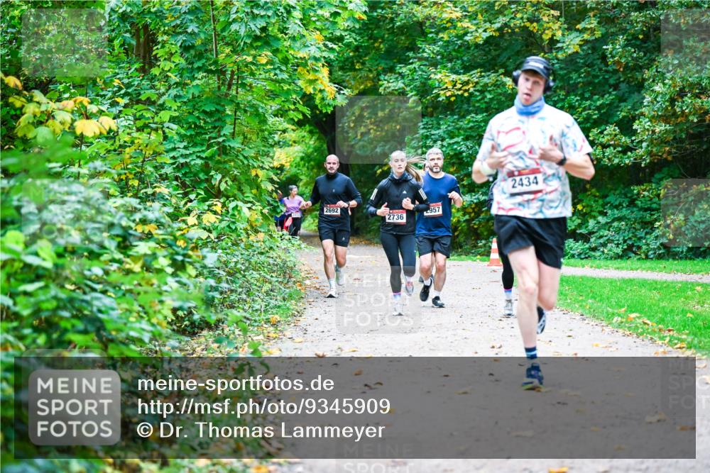 12.10.2025 - Bramfelder Halbmarathon 2025 Dr. Thomas Lammeyer http://msf.ph/oto/9345909 12.10.2025 10:17:54 Laufen 2692, 957, 2736, 2434 meine-sportfotos.de