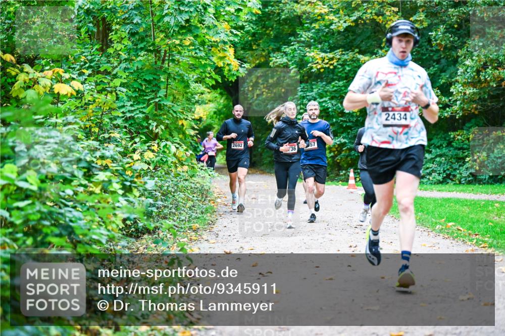12.10.2025 - Bramfelder Halbmarathon 2025 Dr. Thomas Lammeyer http://msf.ph/oto/9345911 12.10.2025 10:17:54 Laufen 2692, 57, 36, 2434 meine-sportfotos.de