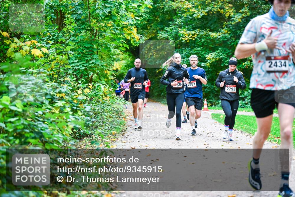 12.10.2025 - Bramfelder Halbmarathon 2025 Dr. Thomas Lammeyer http://msf.ph/oto/9345915 12.10.2025 10:17:55 Laufen 2692, 136, 2957, 2793, 2434 meine-sportfotos.de