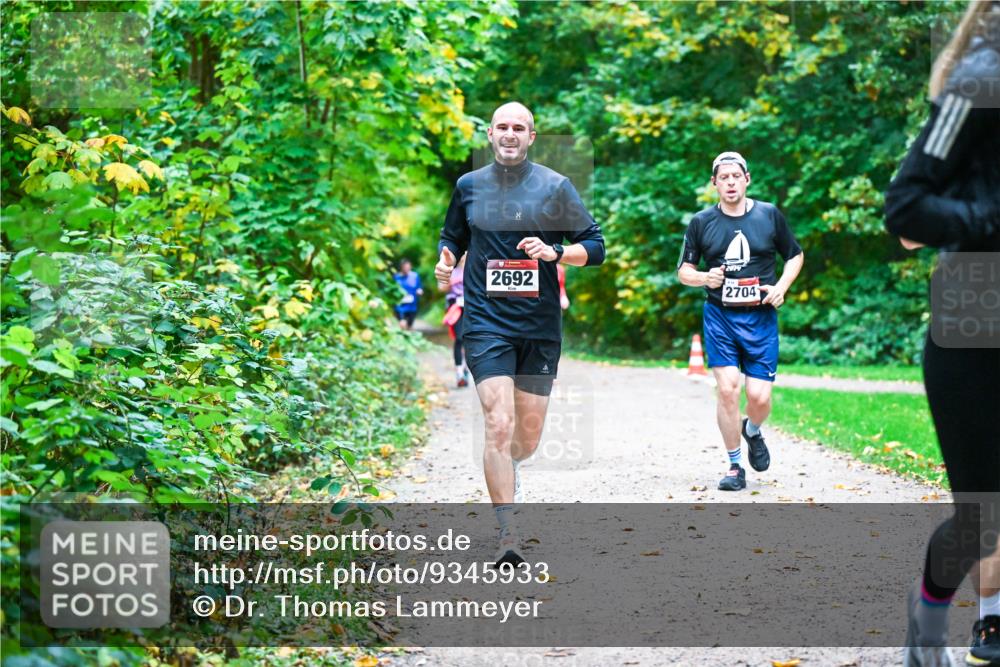 12.10.2025 - Bramfelder Halbmarathon 2025 Dr. Thomas Lammeyer http://msf.ph/oto/9345933 12.10.2025 10:17:58 Laufen 2692, 2014, 2704 meine-sportfotos.de