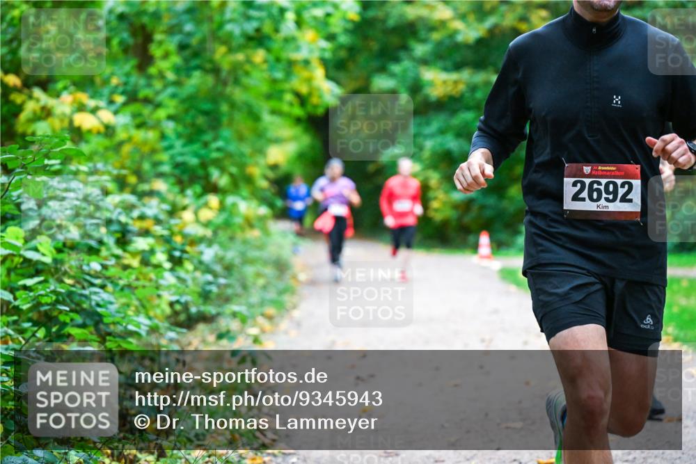 12.10.2025 - Bramfelder Halbmarathon 2025 Dr. Thomas Lammeyer http://msf.ph/oto/9345943 12.10.2025 10:17:59 Laufen 34, 2692 meine-sportfotos.de
